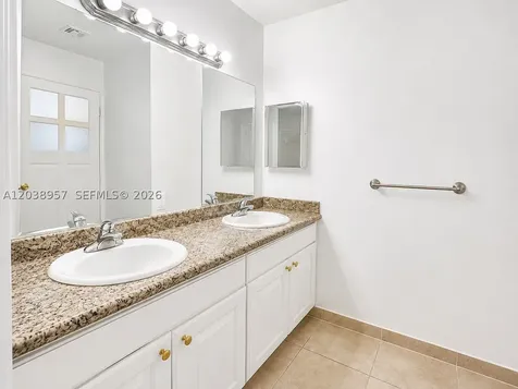 35 SE 3rd Avenue Hallandale Beach FL 33009