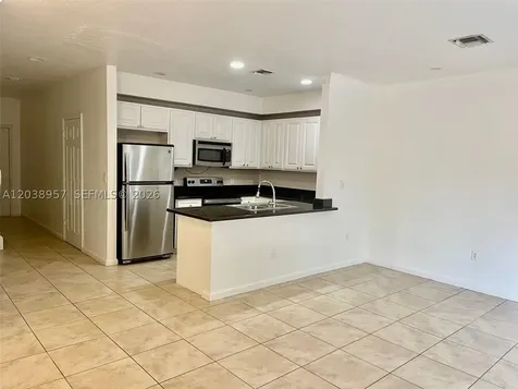 35 SE 3rd Avenue Hallandale Beach FL 33009