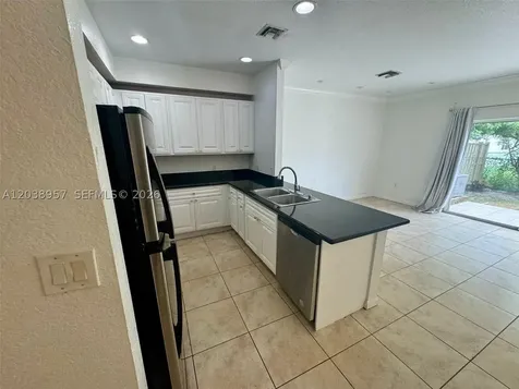 35 SE 3rd Avenue Hallandale Beach FL 33009