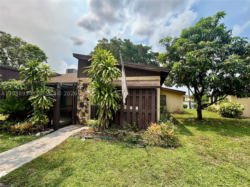 416 Briarwood Circle Hollywood FL 33024