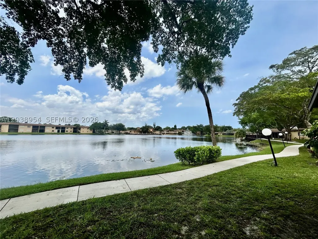 416 Briarwood Circle Hollywood FL 33024