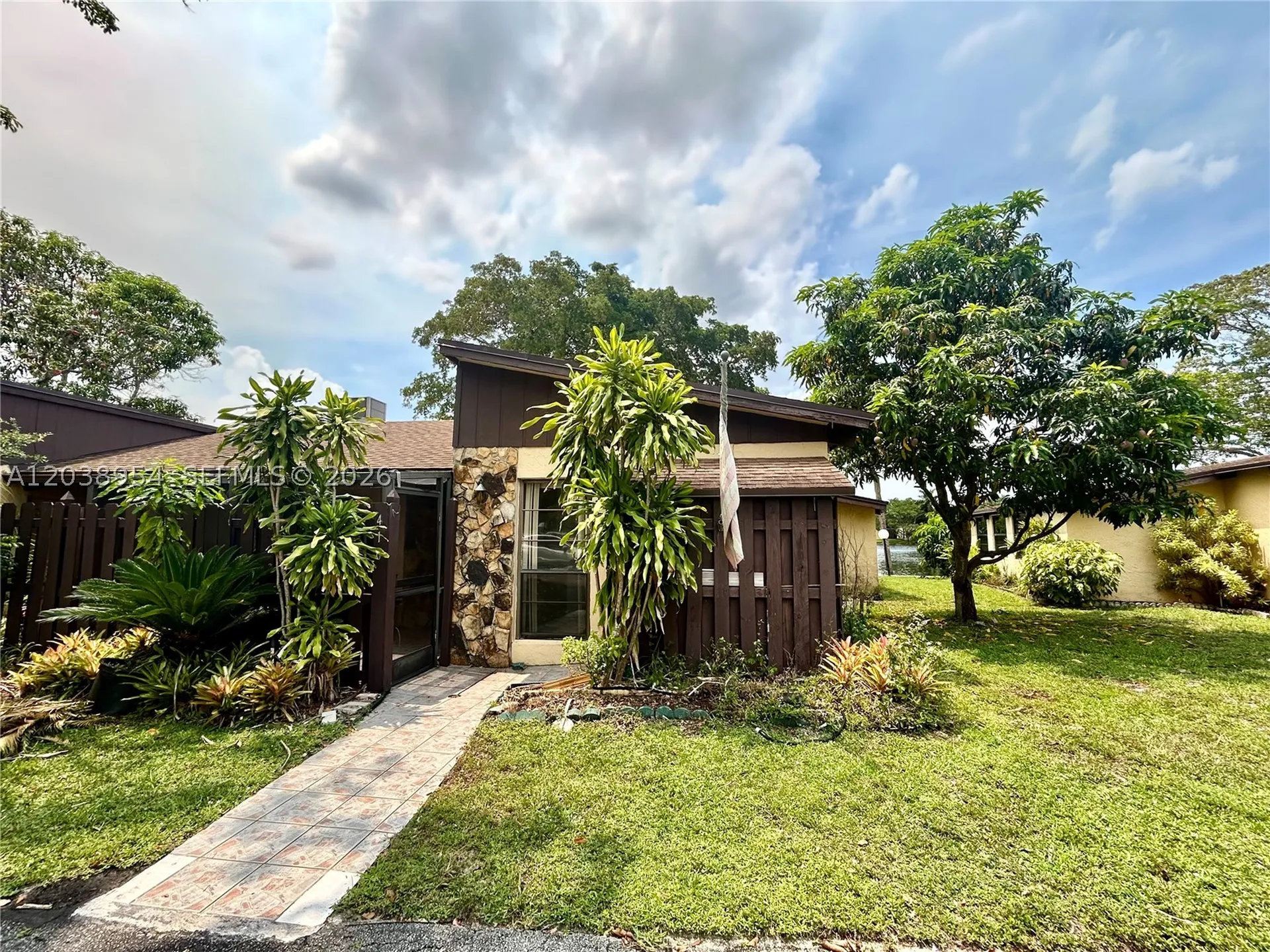 416 Briarwood Circle Hollywood FL 33024