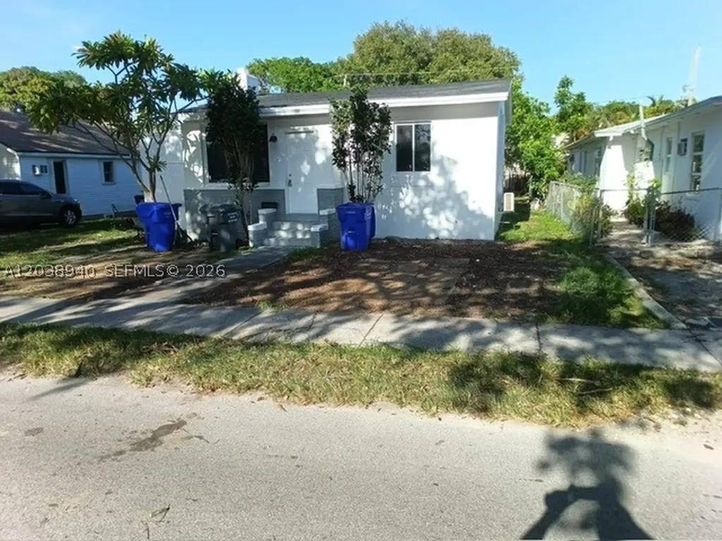 1123 N 17th Court Hollywood FL 33020