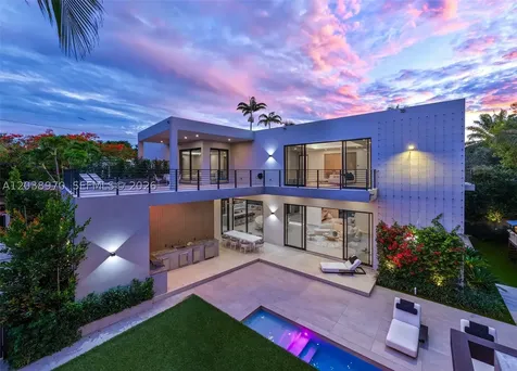 4115 Park Avenue Miami FL 33133