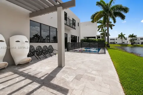 10261 NW 74th Terrace Doral FL 33178