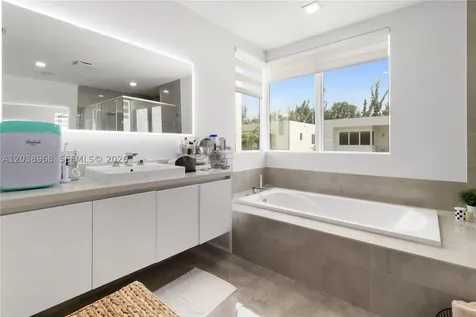10261 NW 74th Terrace Doral FL 33178