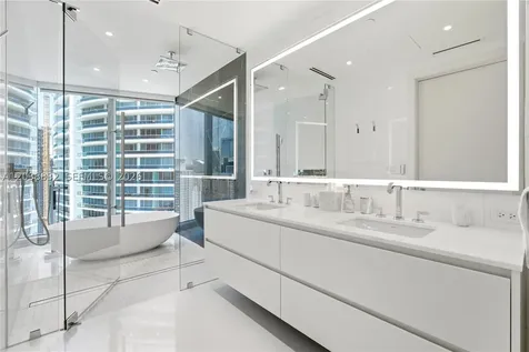 300 Biscayne Boulevard Way Miami FL 33131