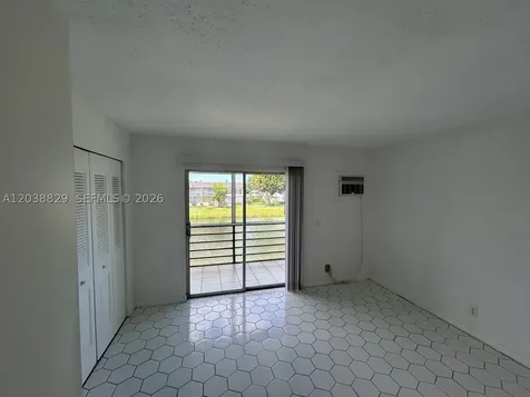 89 Berkshire D West Palm Beach FL 33417