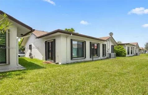 2065 SW 17th Drive Deerfield Beach FL 33442