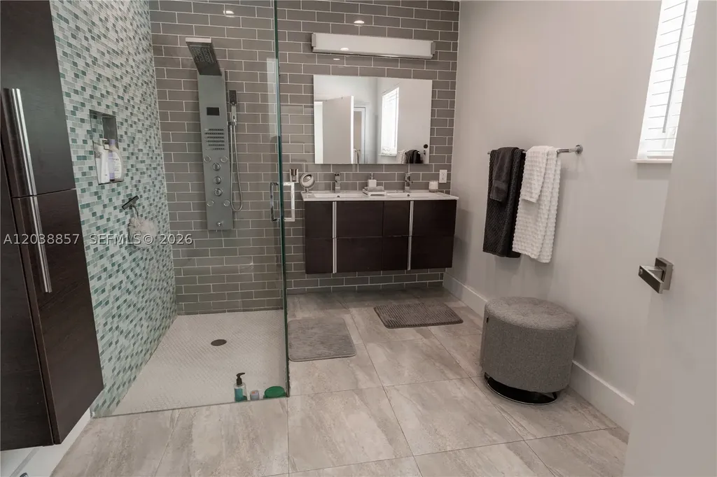 2711 NE 57th Court Fort Lauderdale FL 33308
