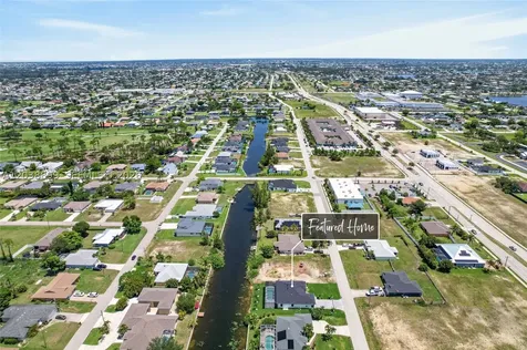 2014 SW 8th Place Cape Coral FL 33991