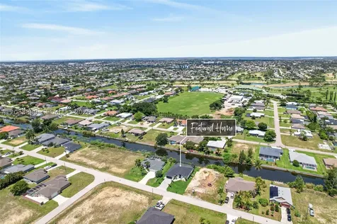 2014 SW 8th Place Cape Coral FL 33991