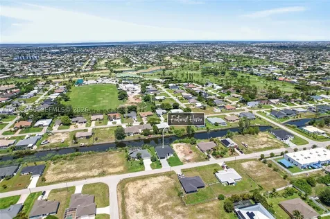 2014 SW 8th Place Cape Coral FL 33991