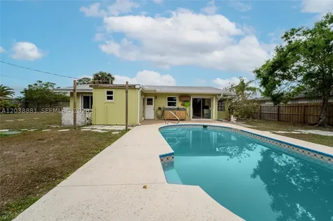 607 N Coconut Avenue N Port St. Lucie FL 34952