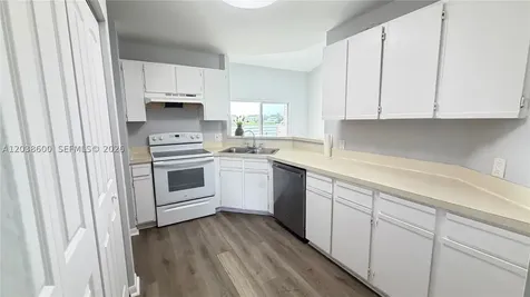 3433 NW 44th Street Oakland Park FL 33309
