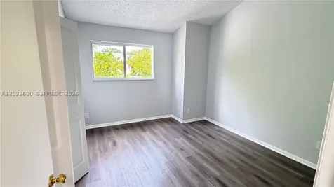 3433 NW 44th Street Oakland Park FL 33309