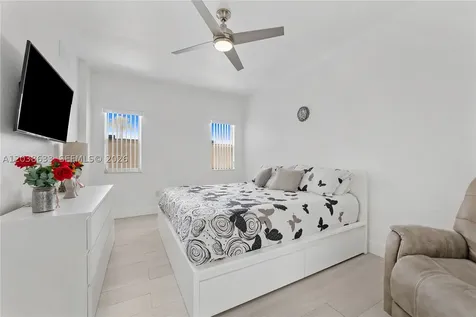 7715 Yardley Drive Tamarac FL 33321