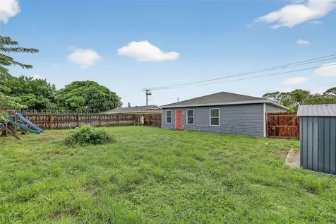 1977 SE Floresta Drive Port St. Lucie FL 34983