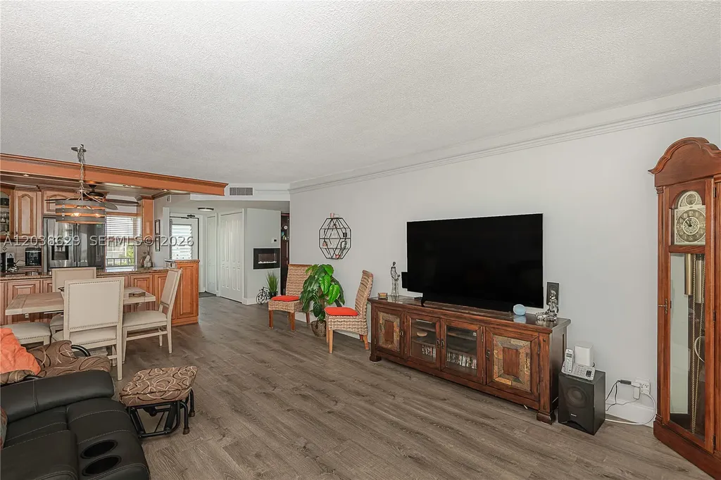 4800 Hillcrest Lane Hollywood FL 33021
