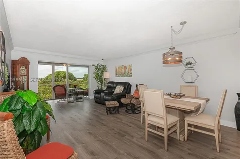 4800 Hillcrest Lane Hollywood FL 33021
