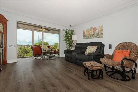 4800 Hillcrest Lane Hollywood FL 33021