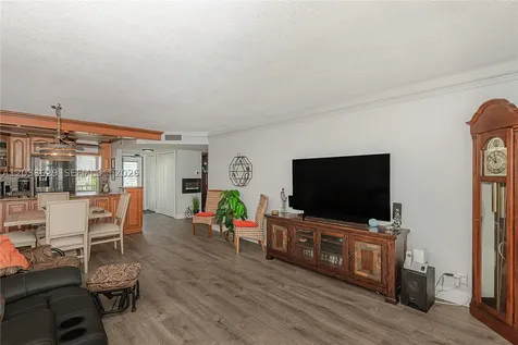4800 Hillcrest Lane Hollywood FL 33021
