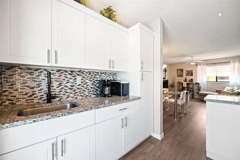 2770 W 60th Place Hialeah FL 33016