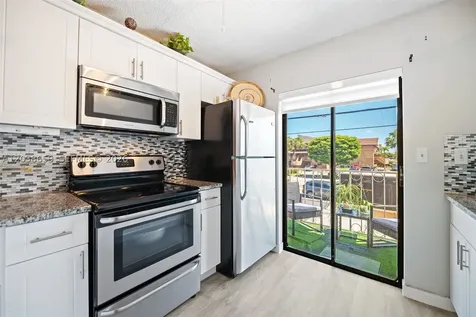2770 W 60th Place Hialeah FL 33016