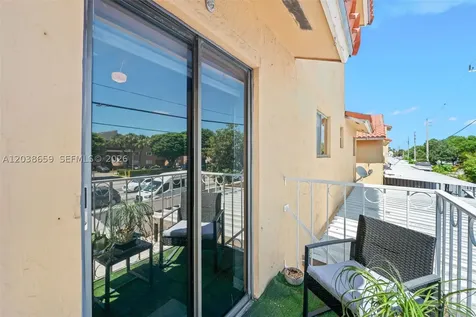2770 W 60th Place Hialeah FL 33016