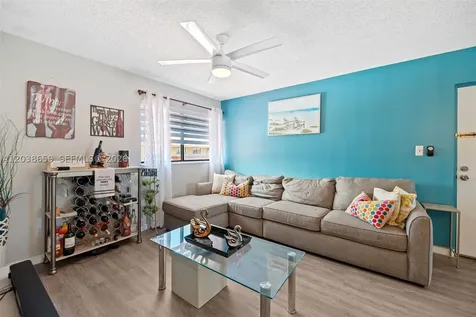 2770 W 60th Place Hialeah FL 33016