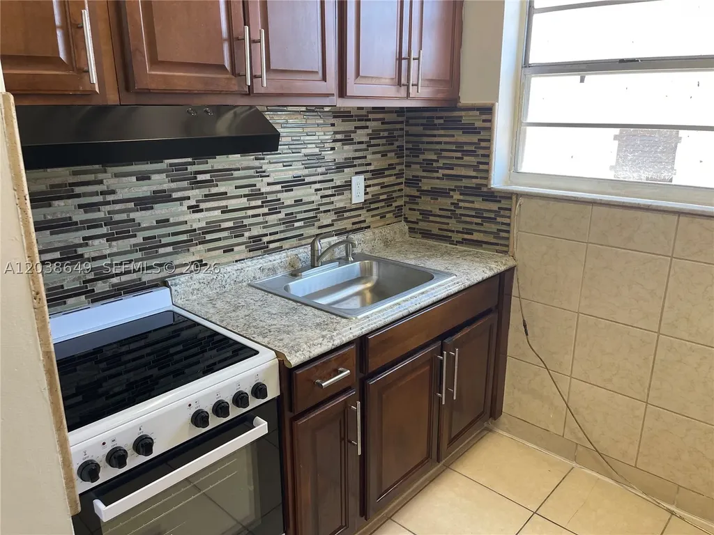 1043 NW 2nd Street Miami FL 33128