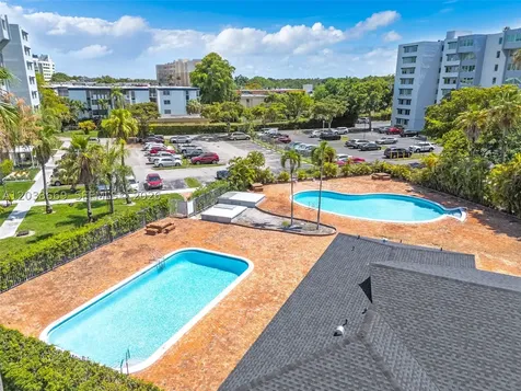 9001 SW 77th Avenue Miami FL 33156
