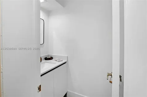 3138 Mary Street Miami FL 33133