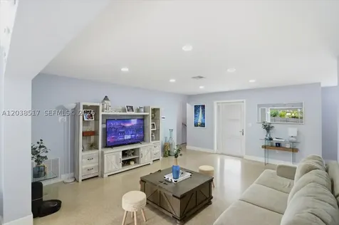 8211 NW 12th Street Pembroke Pines FL 33024