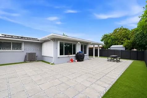 8211 NW 12th Street Pembroke Pines FL 33024