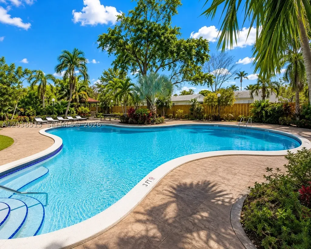 6904 N Kendall Drive Pinecrest FL 33156