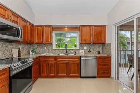 9237 NW 9th Place Plantation FL 33324