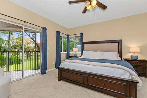 9237 NW 9th Place Plantation FL 33324