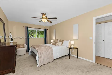 9237 NW 9th Place Plantation FL 33324