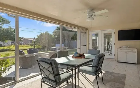 2623 SE 17 Avenue Cape Coral FL 33904