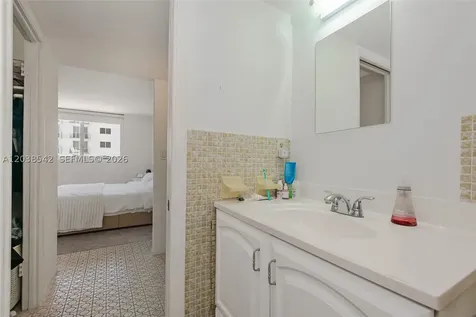 401 Ocean Drive Miami Beach FL 33139