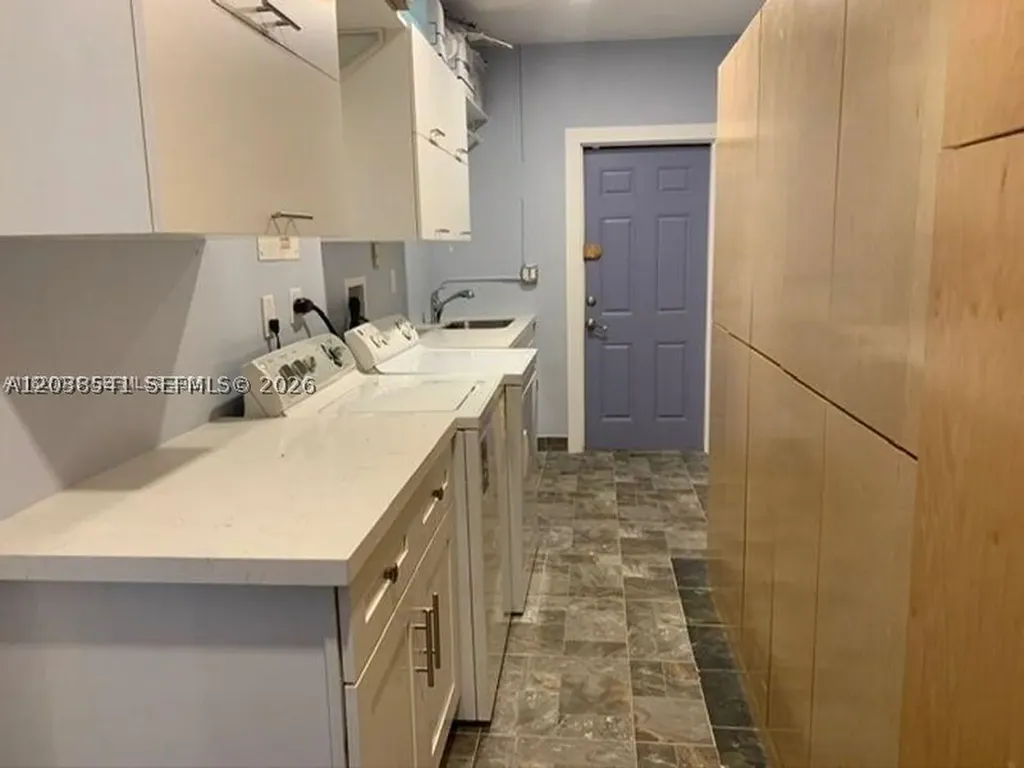 4718 Roosevelt Street Hollywood FL 33021
