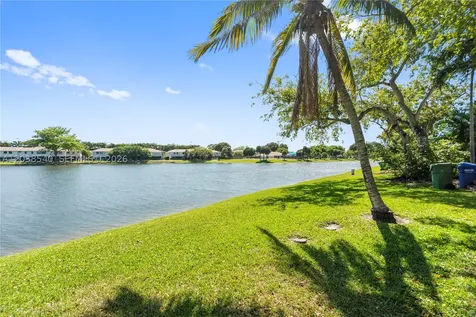 2540 W 67th Place Hialeah FL 33016
