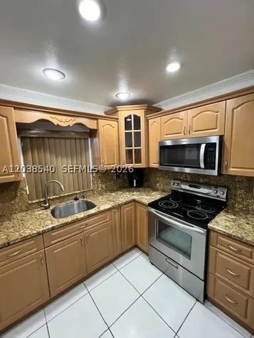 2540 W 67th Place Hialeah FL 33016