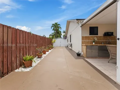 10532 NW 30th Avenue Miami FL 33147