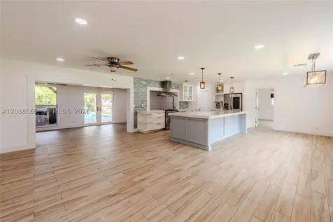 1304 N 40th Avenue Hollywood FL 33021