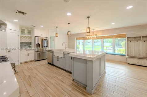 1304 N 40th Avenue Hollywood FL 33021