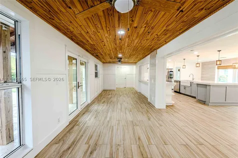 1304 N 40th Avenue Hollywood FL 33021