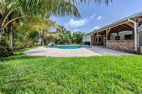 1304 N 40th Avenue Hollywood FL 33021