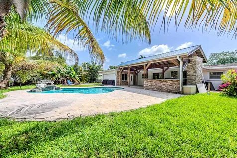 1304 N 40th Avenue Hollywood FL 33021
